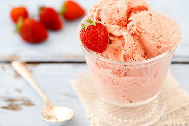 skinnymixer’s Strawberries & Cream Instant Icecream
