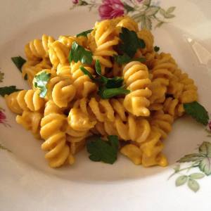 skinnymixer's Dairy-Free Cheesy Spelt Pasta