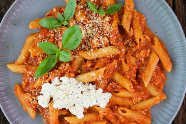 The Healthy Mix Dinners One Pot Chicken Bolognese