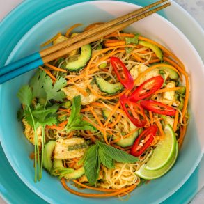 The Healthy Mix Dinners Creamy Thai Chicken Noodle Salad
