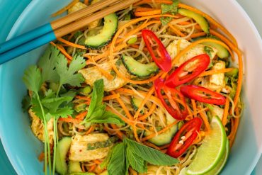 The Healthy Mix Dinners Creamy Thai Chicken Noodle Salad