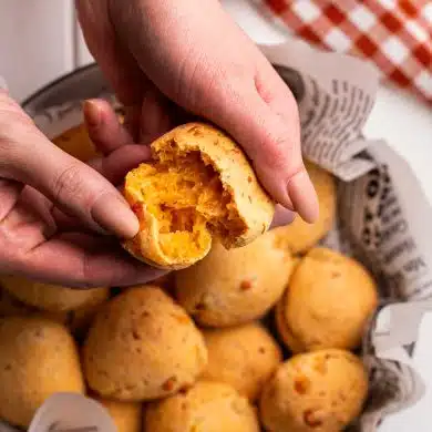 SkinnyAmerica Juli's Brazilian Garlic Cheese Bread