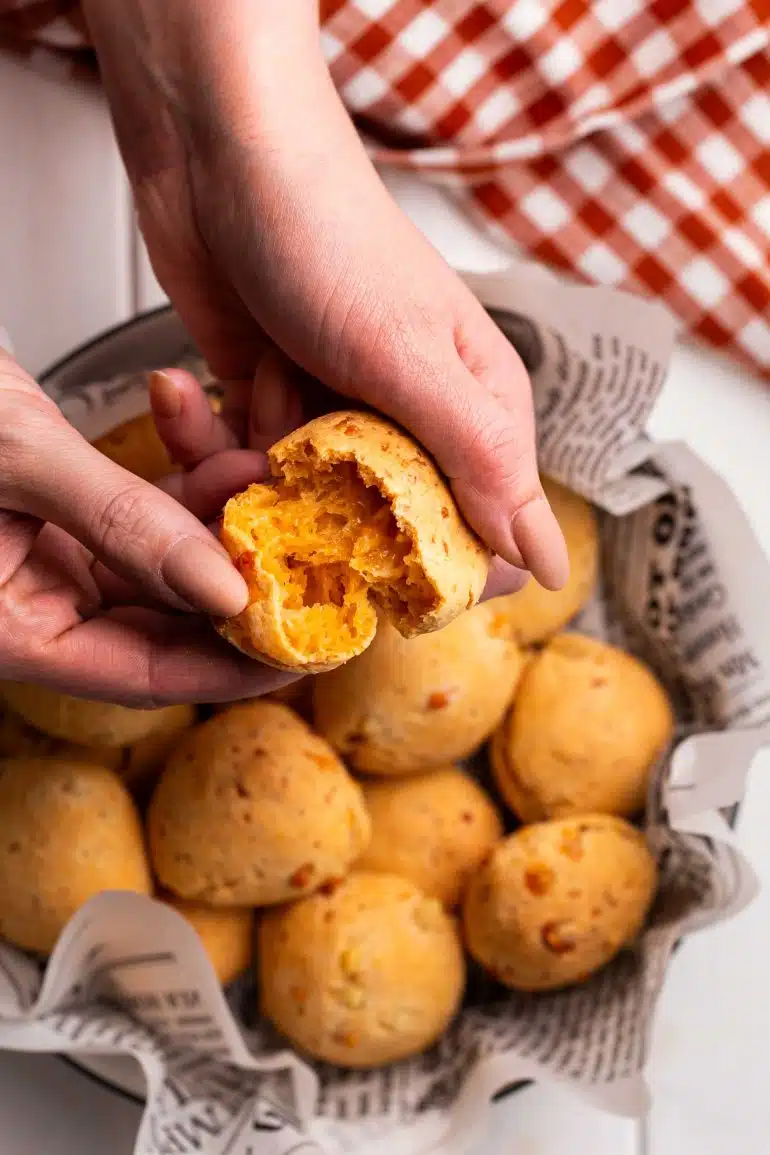 SkinnyAmerica Juli's Brazilian Garlic Cheese Bread