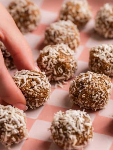 skinnymixer's Gingerbread Bliss Balls