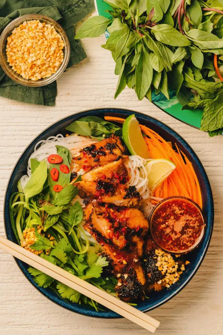 Lemongrass Chicken Bun Bowl