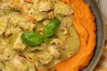 Skinnymixers Creamy Pesto Chicken from SkinnyMediterranean.