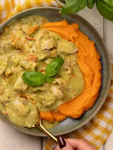Skinnymixers Creamy Pesto Chicken from SkinnyMediterranean.