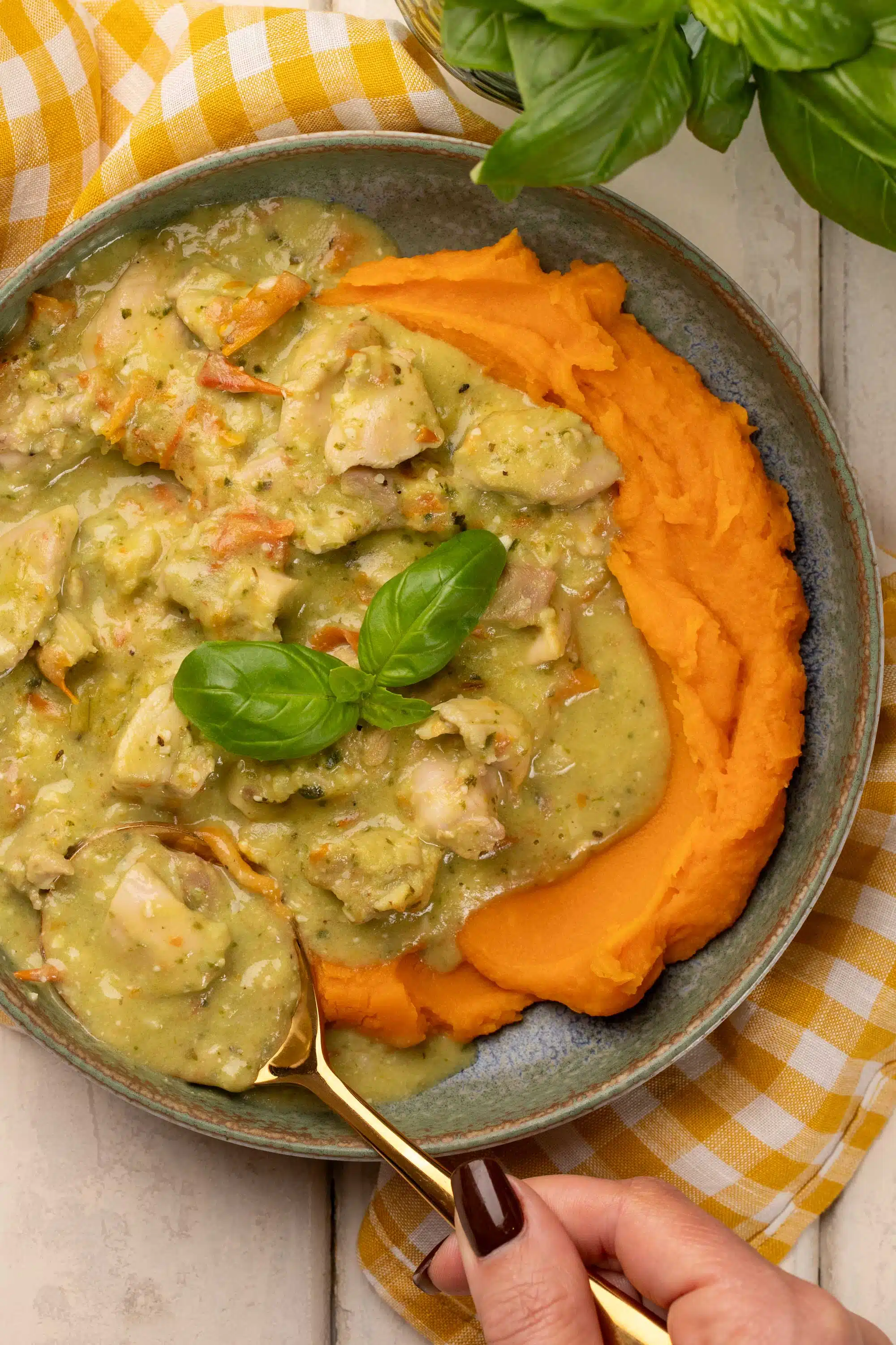 Skinnymixers Creamy Pesto Chicken from SkinnyMediterranean.