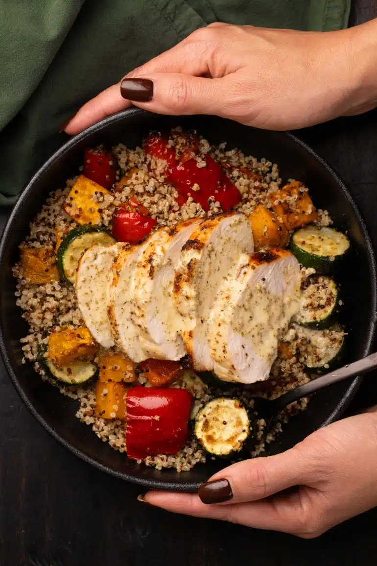 Skinnymixers Greek Garlic Chicken & Vegetable Quinoa (meal prep) from SkinnyMediterranean.
