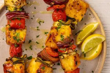 Skinnymixers Halloumi & Vegetable Skewers from SkinnyMediterranean.