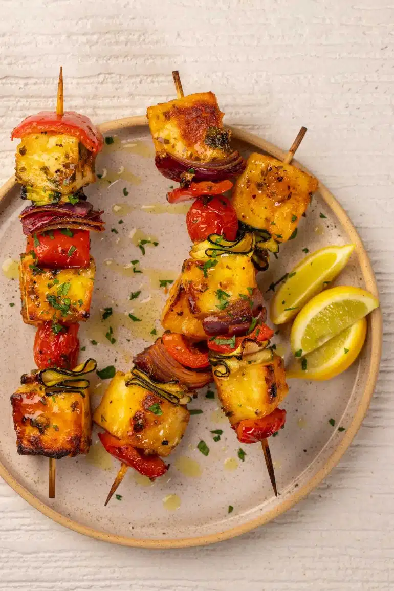 Skinnymixers Halloumi & Vegetable Skewers from SkinnyMediterranean.