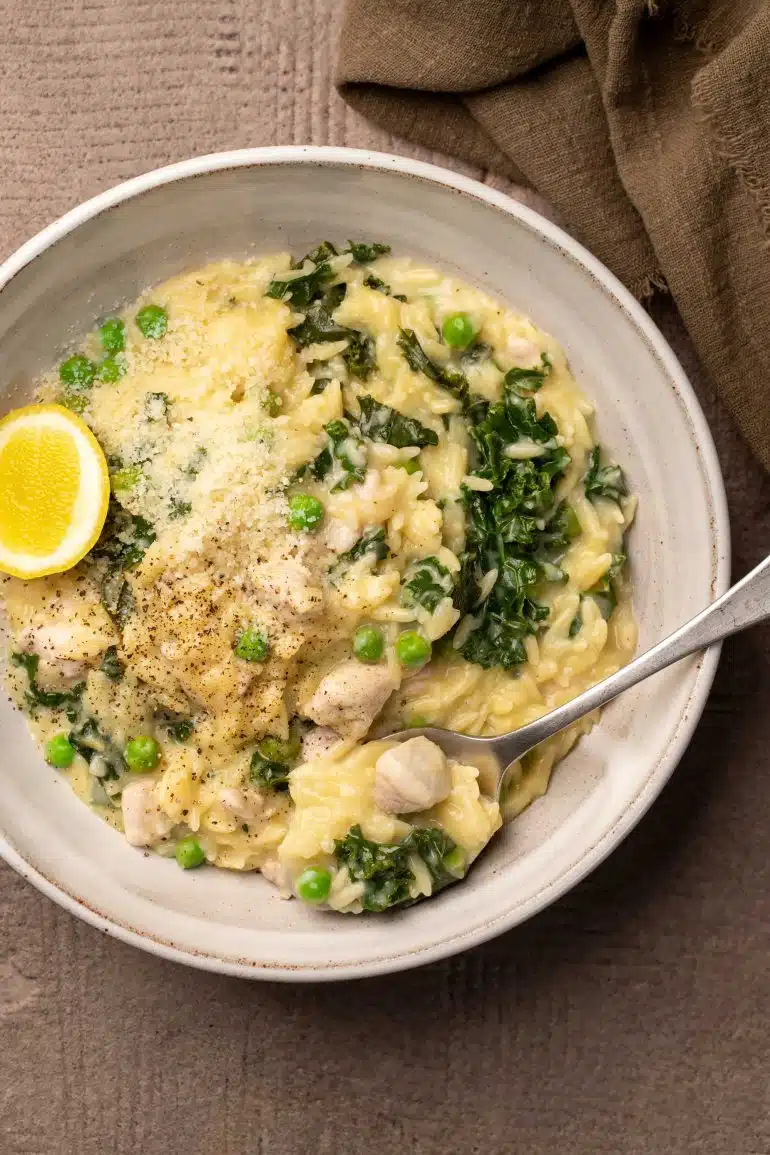 Skinnymixers Lemony Chicken Orzo with Greens from SkinnyMediterranean.