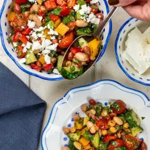 Skinnymixers Za’atar Bean Salad from SkinnyMediterranean.